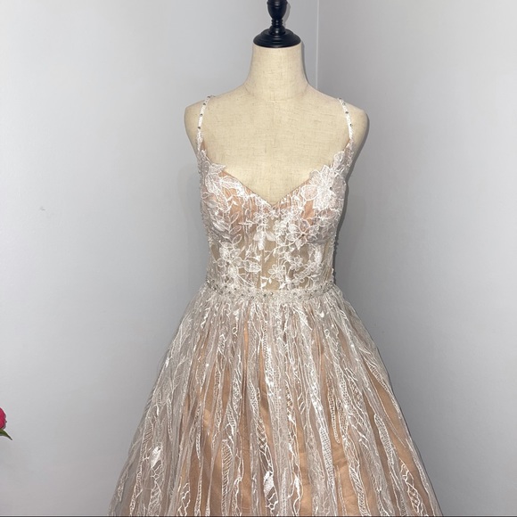 Mac Duggal Floral Appliqué Contrasting Tulle Ballgown New With Tag - Picture 4 of 16